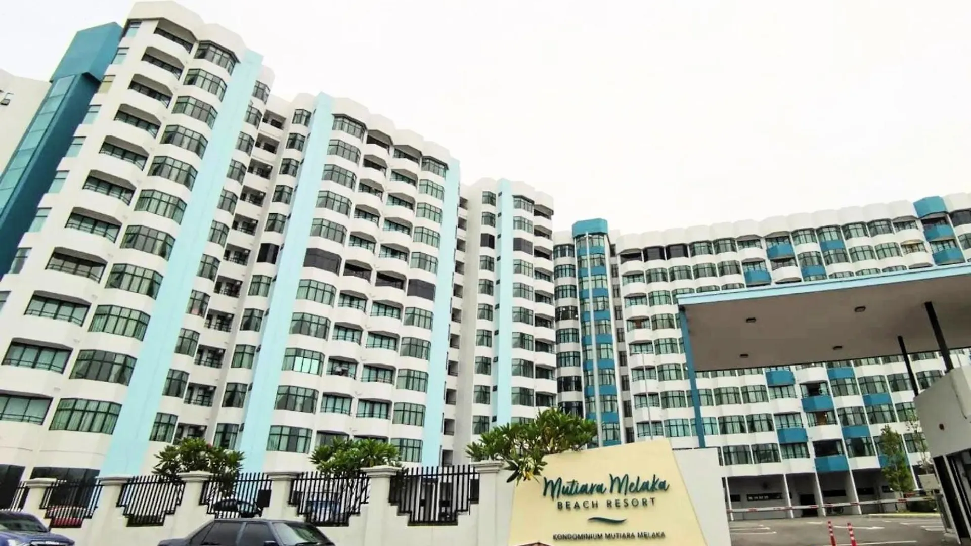 Tanjung Kling Melaka Mutiara Beach Resort Sea View 6Pax